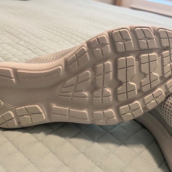 Women's Under Armour Surge 3 Running Shoes - Size 9 - Picture 2 of 5
